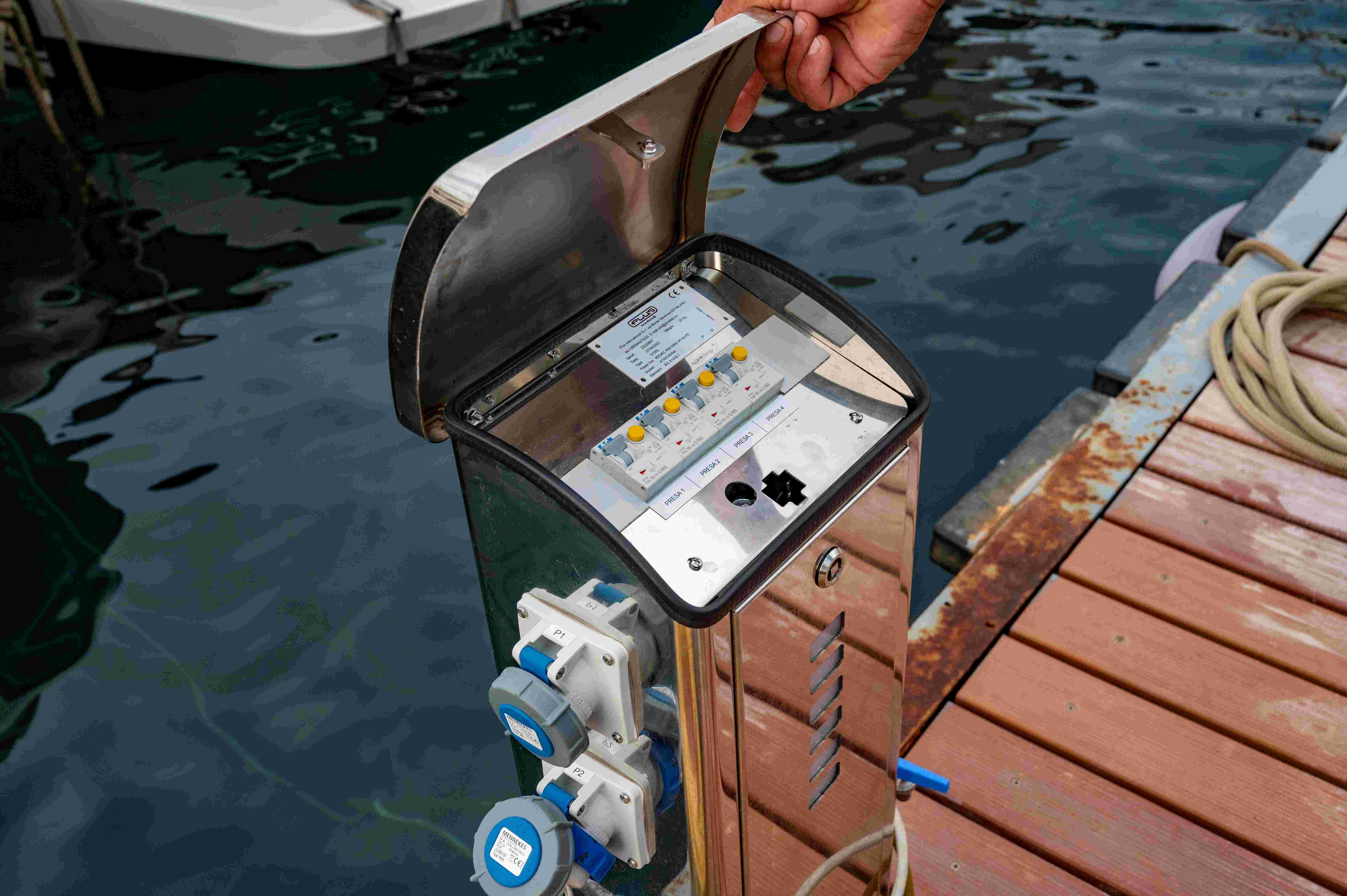 Water & Electricity pedestal